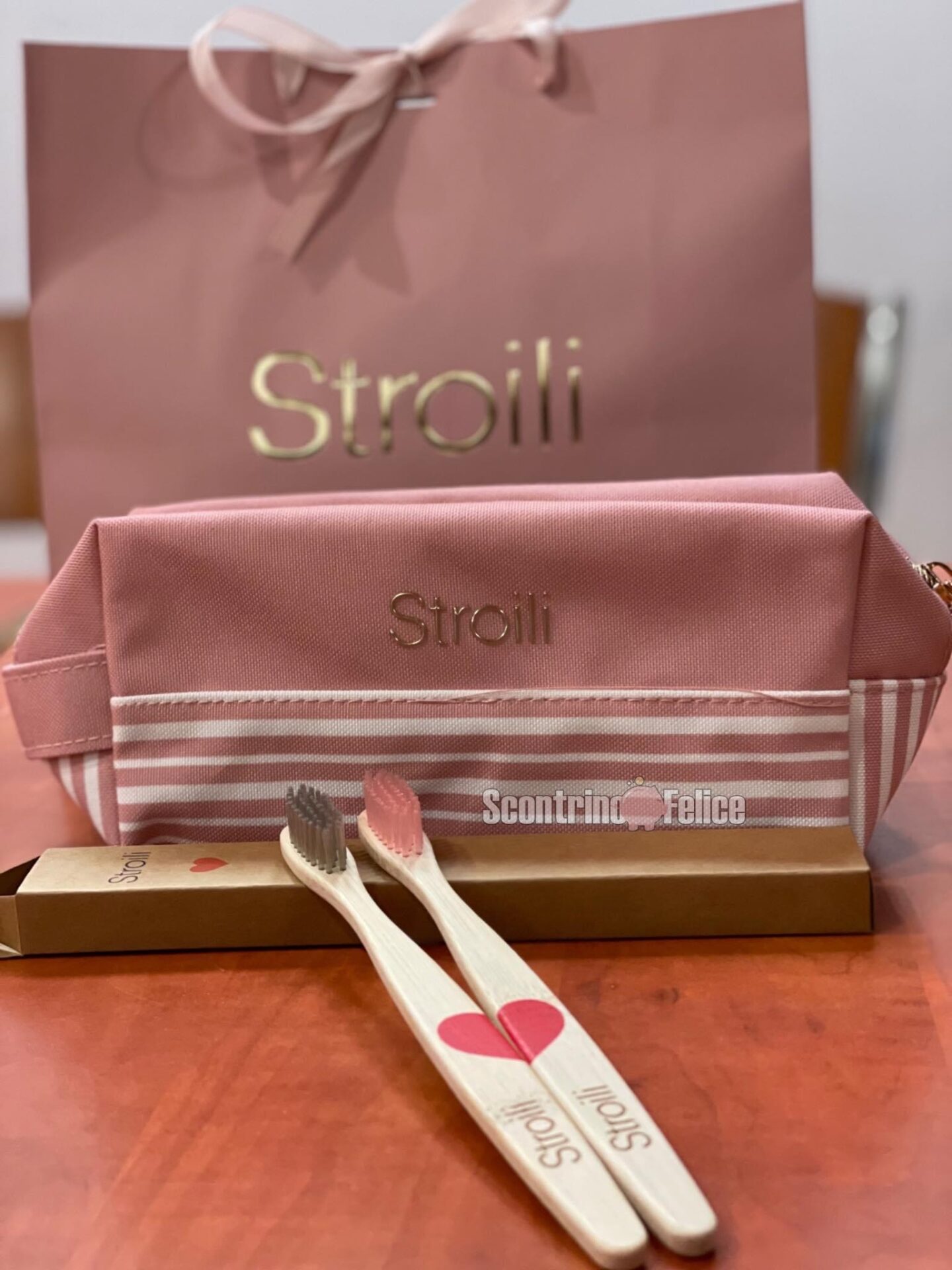 Concorso gratuito Stroili: vinci 1 gift card da 250 euro al giorno (+ regalo!) 1